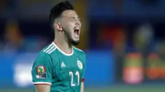 Le défenseur algérien Ramy Bensebaini fait la fête après avoir marqué aux tirs au but.