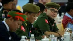 အေအေနဲ့မညှိနှိုင်းဘဲ ရွေးကောက်ပွဲလုပ်ရင် ဖြစ်လာမယ့်ပြဿနာတွေကို အေအေကိုအပြစ်ပုံမချဖို့လိုတ်ယလို့ ပြောပါတယ်။
