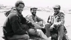 Jen Tsadkan (dhexda) ayaa mudadii u dhexaysay 1976 ilaa 1991 dagaal kula jiray dowladda Itoobiya.