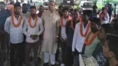 अलीमुद्दीन की हत्या के अभियुक्तों को माला पहनाते जयंत सिन्हा