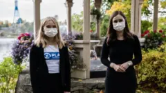 د فینلنډ لومړۍ وزیره (ښۍ خوا ته) سانا مارین د نړۍ تر ټولو کم عمره لومړۍ وزیره ده