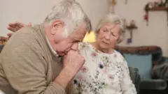 سعال رجل مريض