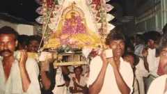 1980-1990க்கு இடைப்பட்ட காலத்தில் பாகிஸ்தானின் கராச்சி நகரில் உள்ள தமிழர் குடியிருப்பு பகுதியில் நடந்த கோயில் திருவிழா