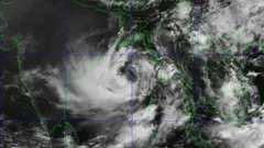 ঘূর্ণিঝড় ইয়াসের স্যাটেলাইট ইমেজ।