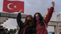 متظاهرات