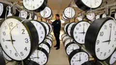 நேரத்தை விளக்கும் சூப்பர் கடிகாரங்கள்