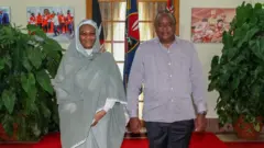 የሱዳን የውጪ ጉዳይ ሚንስትር መሪያም አልሳዲቅ አልመሐዲ (ዶ/ር) እና የኬንያ ፕሬዝደንት ኡሁሩ ኬንያታ ምስል