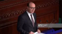 الفخفاخ ينفي تهم الفساد التي وجهت إليه