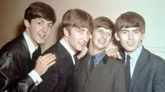 "Битлз" в 1963 году, когда они выступали в школе Стоу в Багингемшире