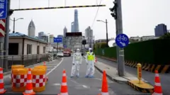 封控下的上海街頭。