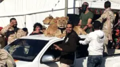 سات الکانی بھائیوں میں سے تین اب مر چکے ہیں اور دیگر جون 2020 میں لیبیا میں اقوام متحدہ منظور قومی حکومت کی وفادار افواج کے خوف سے فرار ہوگئے