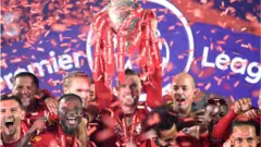 Awọn agbabọọlu Liverpool gbe ife ẹyẹ