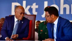 Rais wa Tanzania John Magufuli (kushoto) na aziri Mkuu Kassim Majaliwa (kulia)