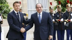 الرئيس المصري عبدالفتاح السيسي ونظيره الفرنسي إيمانويل ماكرون