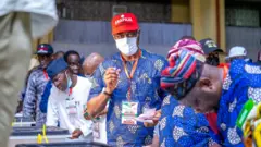Gomina Seyi Makinde ati awọn oludibo