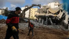 Travaux de reconstruction à Gaza.