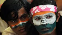 ভারতের কারাবন্দীরা ২০১১ সালের বিশ্বকাপে ভারত-পাকিস্তানের খেলা দেখছেন
