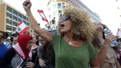 المرأة اللبنانية تقدمت صفوف الاحتجاجات