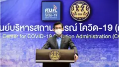 นพ.ทวีศิลป วิษณุโยธิน แจ้งข่าวเรื่องผู้ประกาศเอ็นบีทีติดโควิด-19 ระหว่างการแถลงข่าวเมื่อ 22 ม.ค. ก่อนที่เขาจะไปตรวจเชื้อ แล้วพบว่าผลเป็นลบ