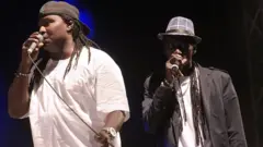 Didier Awadi et Duggy Tee sur scène