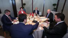 DP Genel Başkanı Gültekin Uysal, CHP Genel Başkanı Kemal Kılıçdaroğlu, İYİ Parti Genel Başkanı Meral Akşener, Saadet Partisi Genel Başkanı Temel Karamollaoğlu, Gelecek Partisi Genel Başkanı Ahmet Davutoğlu ve DEVA Partisi Genel Başkanı Ali Babacan
