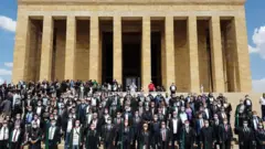 Ankara Emniyet Müdürlüğü ise dün yaptığı açıklamada, baro başkanlarının başkentte yürüyüşlerine Toplantı ve Gösteri Yürüyüşleri Kanunu ile pandemi tedbirleri kapsamında izin verilmediğini bildirmişti.