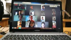 Бишкек мамлекеттик университетинин бүтүрүүчүлөрү онлайн сынак учурунда