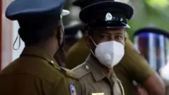 இலங்கை காவல் படையினர் மனித உரிமை மீறல்களில் ஈடுபடுவதாக குற்றம் சாட்டப்படுகிறது.
