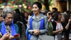 รศ.นราพร จันทร์โอชา