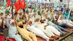 सवाल ये भी है कि सरकार किसानों के ग़ुस्से पर क्या सफ़ाई दे रही है.