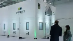 Modèle de "BioNtainers", une chaîne de production de vaccins à base d'ARNm basée sur des conteneurs de la société allemande BioNTech