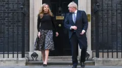 İngiltere Başbakanı Boris Johnson ve nişanlısı Carrie Symonds