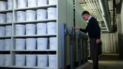 د ډنمارک یوه ټولګه کې د انسانانو کابو ۱۰۰۰۰ ماغزه