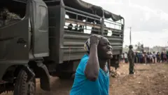 Nwaanyị na-ebe akwa maka aka ike ndị uweojii Kenya