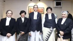 प्रधान न्यायाधीश एन भी रमाना महिला न्यायाधीशहरूसँग