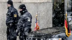 Машина американской делегации на Мюнхенской конференции по безопасности