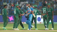  ম্যাচের শেষে বাংলাদেশ ক্রিকেটারদের সঙ্গে হাত মেলাচ্ছেন ভিরাট কোহলি