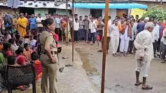 राजकीय वादातून घराभोवती तारा बांधून त्यात वीजेचा प्रवाह सोडण्याचा प्रकार यवतमाळ जिल्ह्यात घडला आहे. 