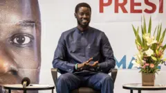 Bassirou Diomaye Faye a remporté la présidentielle sénégalaise dès le premier tour avec 54,28 % des suffrages