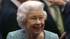 Kraliçe Elizabeth Salı akşamı Küresel Yatırım Zirvesi'ne ev sahipliği yaptı