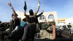 Les forces du gouvernement d'union national (GNA) célèbrent la prise de contrôle de Sabratha et de sa ville de Surman