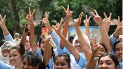 ছাত্রীদের আনন্দ