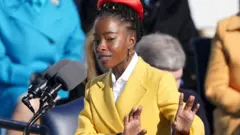 Amanda Gorman amekuwa ni mshairi mwenye umri mdogo zaidi kuwahi kutumbuiza katika sherehe ya kuapishwa kwa rais nchini Marekani.