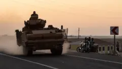 Turukiya yagabye igitero ku butaka bugenzurwa n'abarwanyi b'aba-Kurdes mu majyaruguru ya Syria