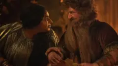 Los anillos de poder. Sophia Nomvete (Princesa Disa) junto a Owain Arthur (Príncipe Durin IV)