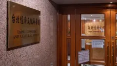台灣駐港辦事處人員拒簽「一中承諾書」後大部撤走 港台政府關係持續惡化