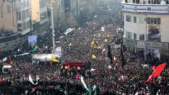 Abunamira Suleimani bari uruhuri mu mihanda y'umurwa mukuru, Tehrani