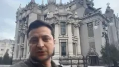 Zelensky arashimagizwa cane ku mbuga hwaniro ku kungene avyifatamwo muri iki gitero c'Uburusiya