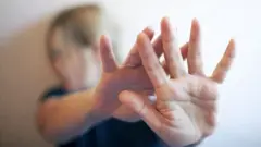 Зўравонлик қаршисидаги аёл