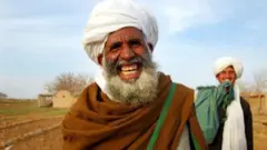 خندا